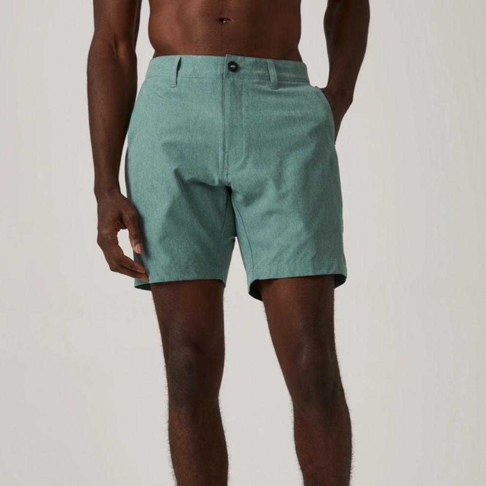 7Diamonds Banks Performance 10" Short Seafoam Green Zip-Pockets Reflectors Sz 32